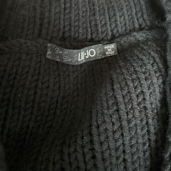 Long black Liu Jo knit with accent button - Picture 7 of 8